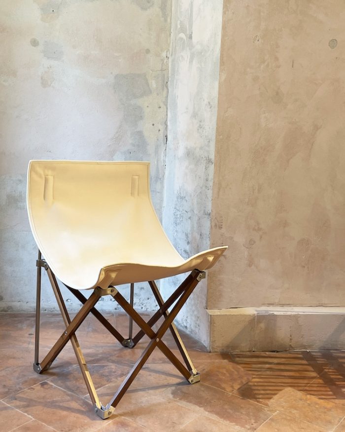 Travel memories chair